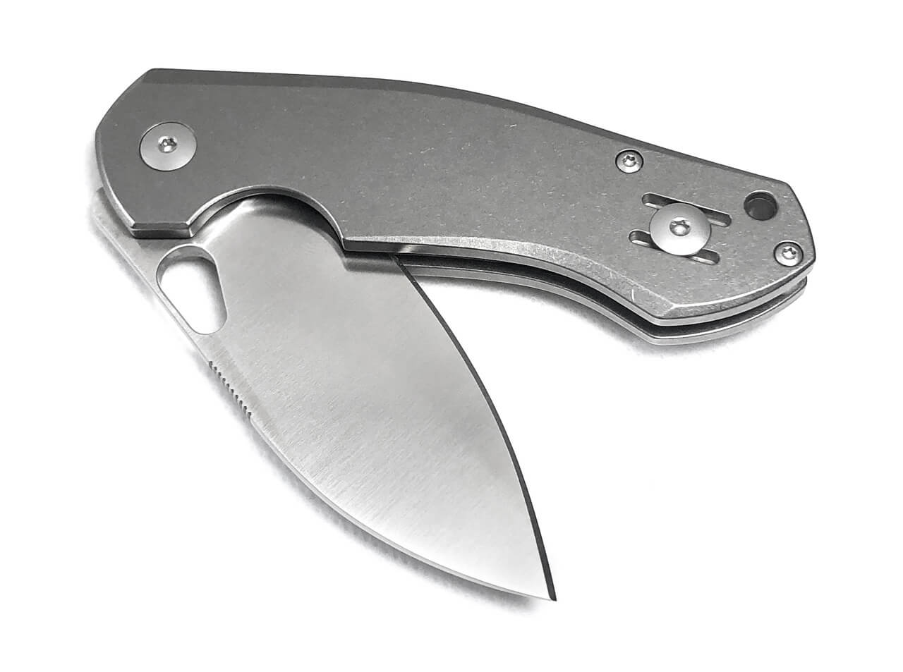 https://www.boker.de/media/image/7a/7b/e9/giantmouse-ace-biblio-titanium-01gm004_4.jpg