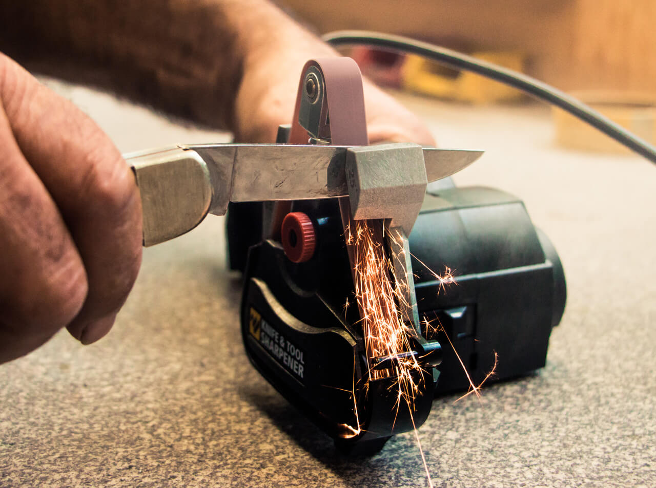 Sharpener инструкция на русском языке. Work Sharp точилка. Work Sharp Knife & Tool. Work Sharp наждачка на точилку. Электроточилка для лопат и ножей.