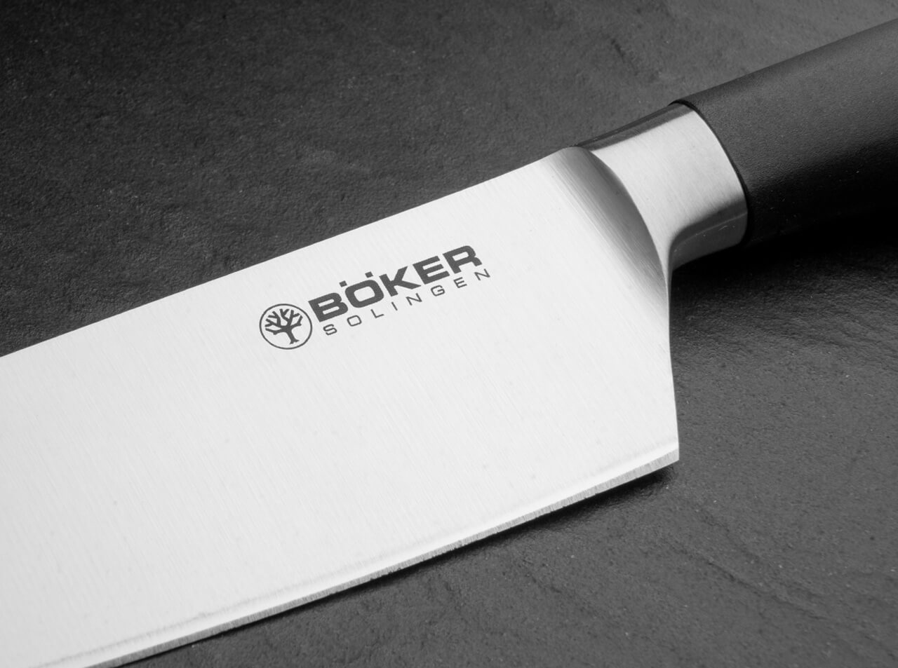 https://www.boker.de/media/image/d6/44/71/boeker-manufaktur-solingen-core-professional-chefmesser-klein-130820_5.jpg